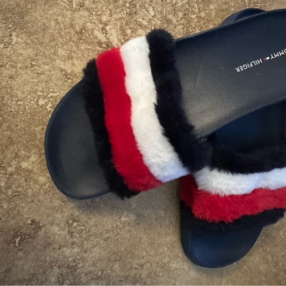 Size 6 Woman’s Tommy Hilfiger Sandals - Picture 2 of 7